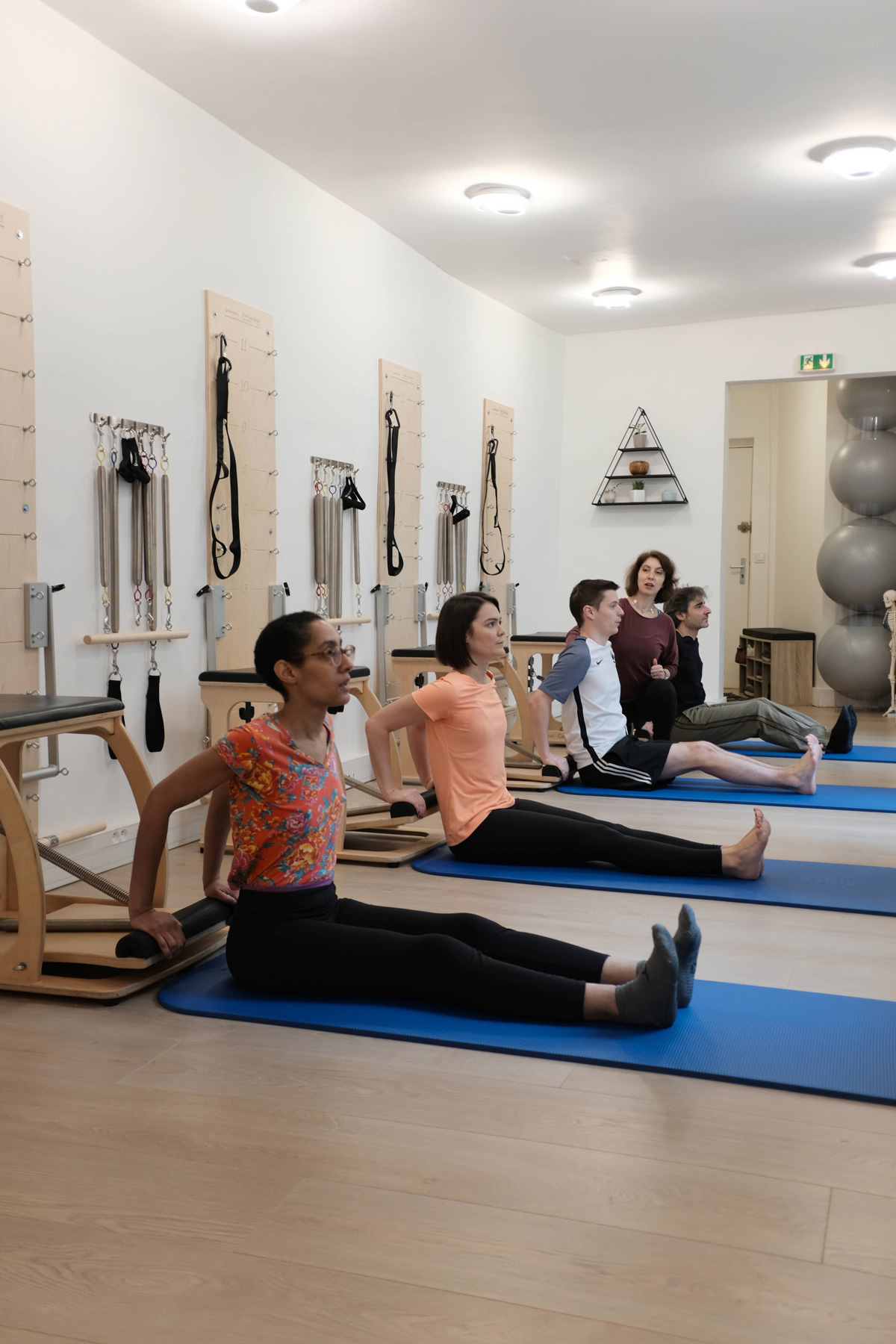 Cours de Pilates sur chaise d'exercice